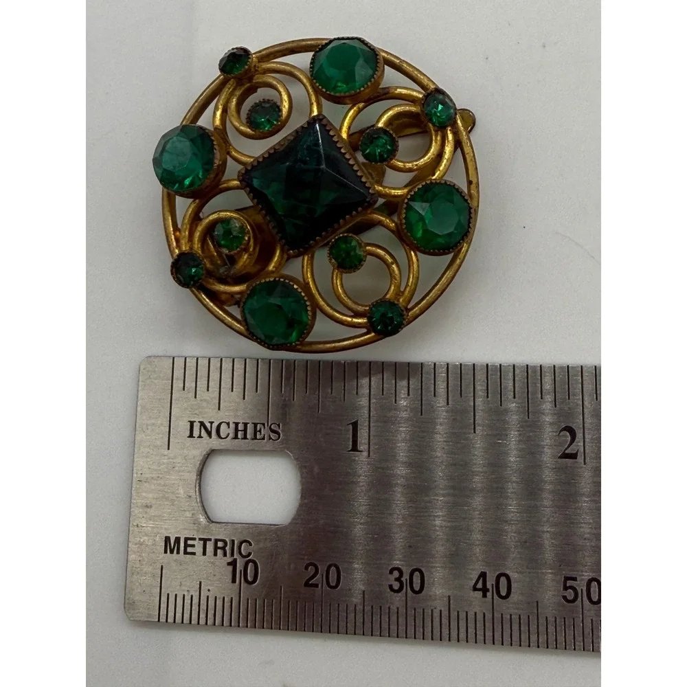 Vintage Emerald Green Glass Gold Tone Scrollwork Edwardian Dress Clip